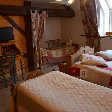 Chambres D'hotes L'oree Des Bornes 아파트 *