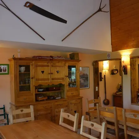Chambres D'hotes L'oree Des Bornes 아파트 *